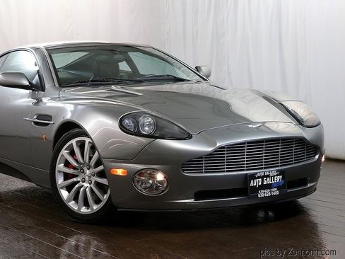 Used 2003 Aston Martin Vanquish Coupe image 2