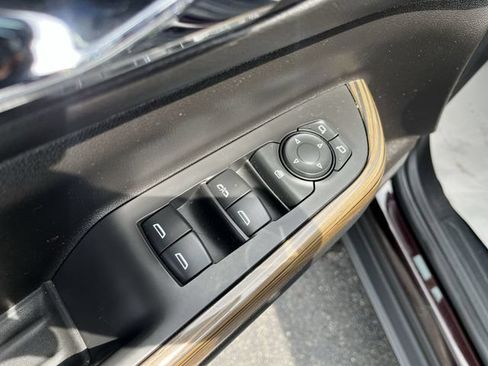 Used 2021 GMC Acadia SLE w/ Driver Convenience Package AWD/4WD image 17