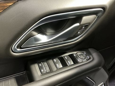 Used 2022 Chevrolet Suburban High Country AWD/4WD image 16
