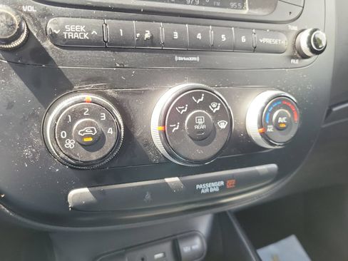 Used 2018 Kia Soul FWD image 27