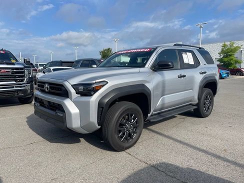 Used 2025 Toyota 4Runner SR5 AWD/4WD image 4