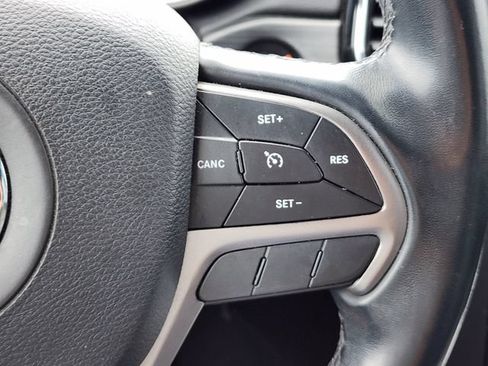 Used 2019 Jeep Grand Cherokee Laredo w/ Laredo X Package RWD image 30