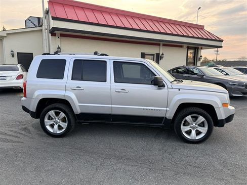 Used 2012 Jeep Patriot Limited w/ Sun/Sound Group AWD/4WD image 4