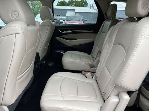 Used 2018 Buick Enclave Essence AWD/4WD image 4