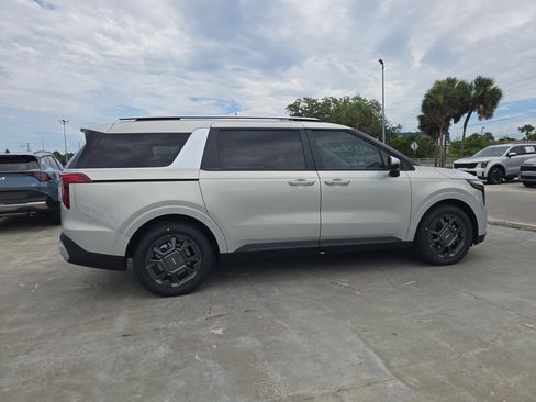New 2026 Kia Carnival EX FWD image 9
