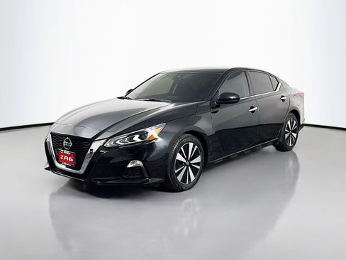 Used 2021 Nissan Altima 2.5 SV image 1