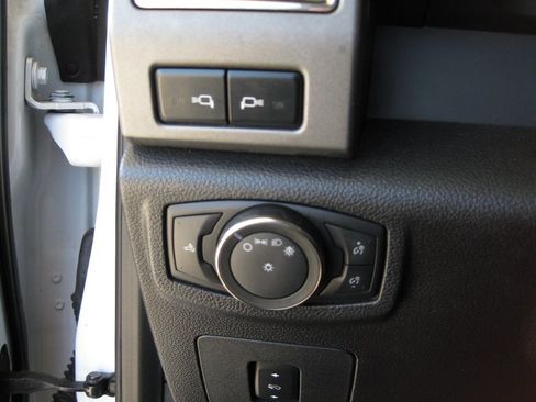 Used 2018 Ford F150 Raptor w/ Equipment Group 802A Luxury image 17