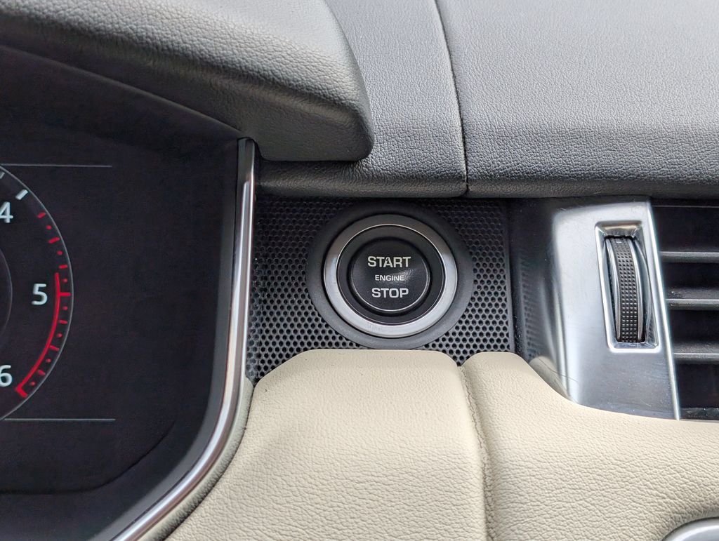 Used 2018 Land Rover Range Rover Sport HSE AWD/4WD image 20