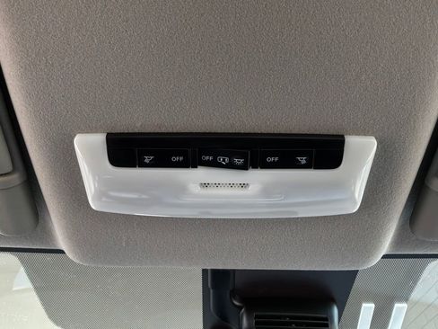Used 2025 Nissan Versa SV FWD image 16
