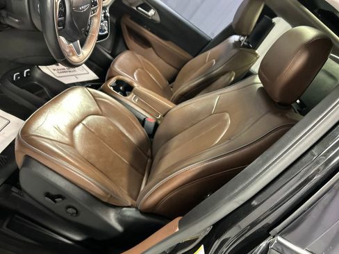 Used 2018 Chrysler Pacifica Limited w/ Tire & Wheel Group image 12