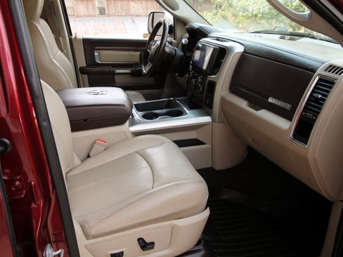 Used 2018 RAM 3500 Laramie image 39