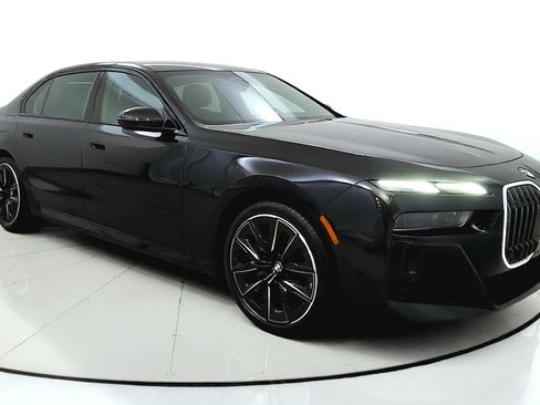 Used 2023 BMW 740i w/ Parking Assistance Package RWD image 1