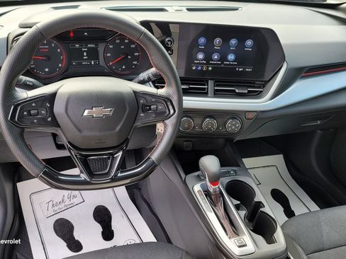 Used 2024 Chevrolet Trax RS FWD image 24