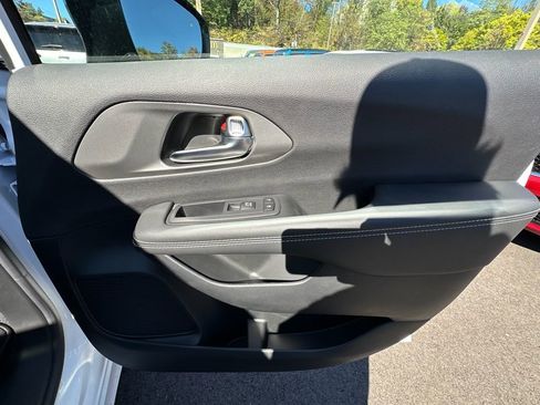 New 2026 Chrysler Pacifica Select FWD image 25