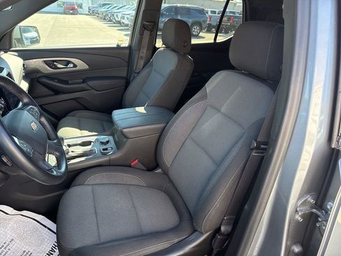 Used 2023 Chevrolet Traverse LT image 12