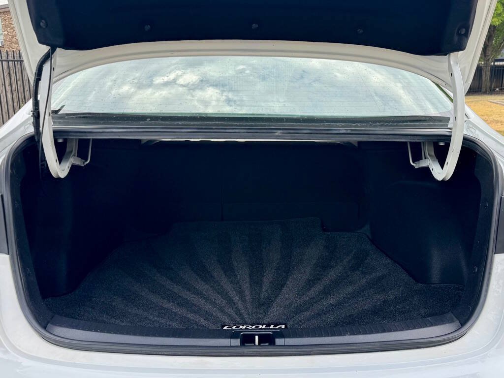 Used 2021 Toyota Corolla LE w/ Carpet Mat Package (TMS) FWD image 31