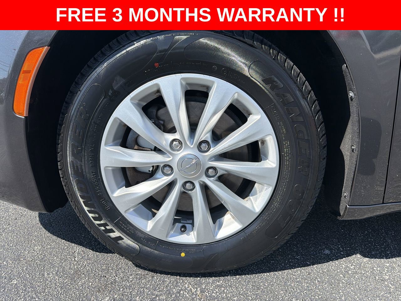 Used 2017 Chrysler Pacifica Touring-L FWD image 34