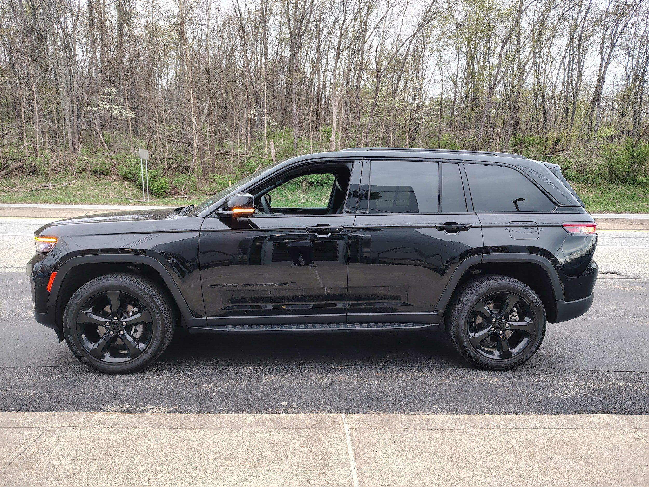 Certified 2024 Jeep Grand Cherokee Altitude AWD/4WD image 5