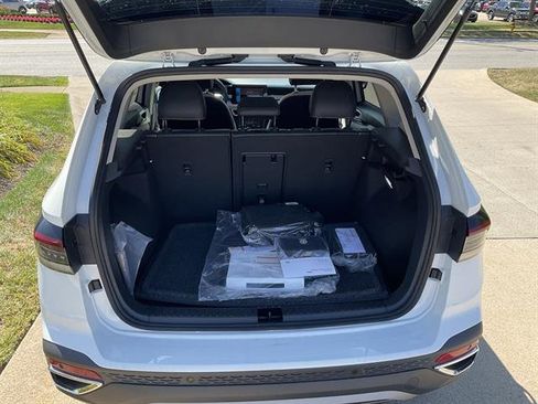 New 2025 Volkswagen Taos SE image 4