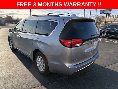 Used 2017 Chrysler Pacifica Touring-L w/ 13 Speaker Alpine Sound Group image 29