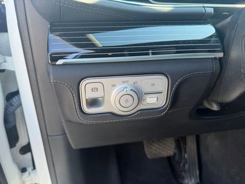 Used 2024 Mercedes-Benz GLE 450 4MATIC w/ AMG Line Exterior image 17