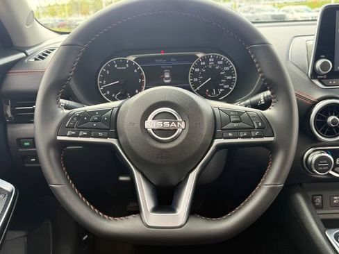 Certified 2025 Nissan Sentra SR FWD image 9