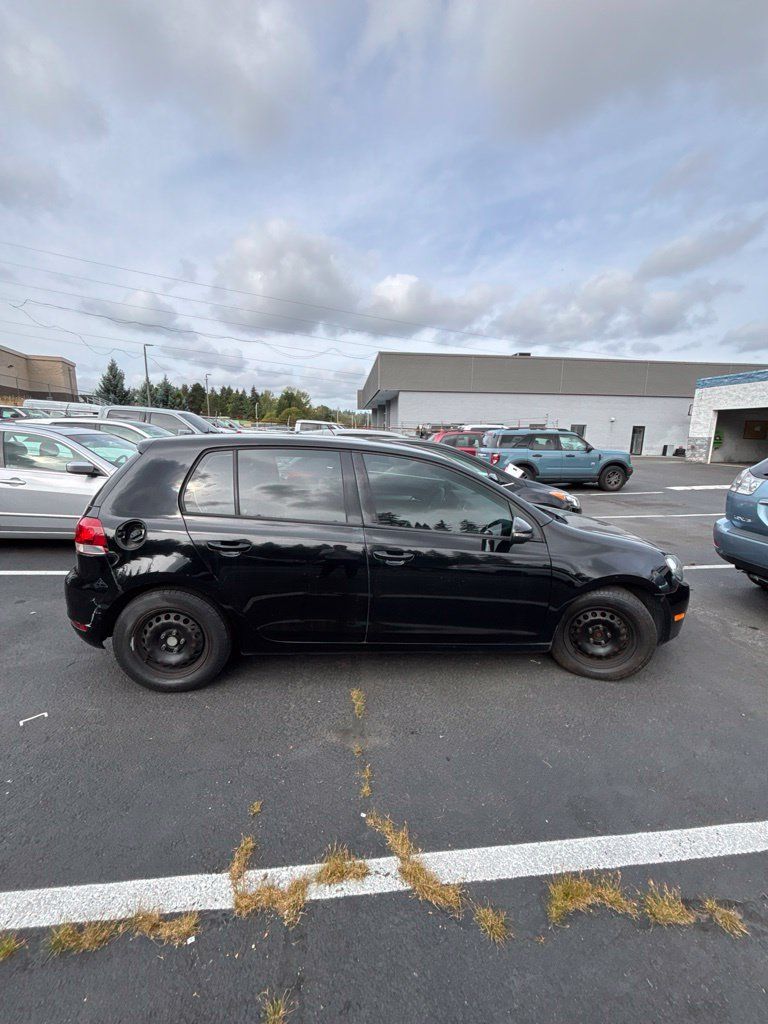 Used 2013 Volkswagen Golf 4-Door FWD image 2