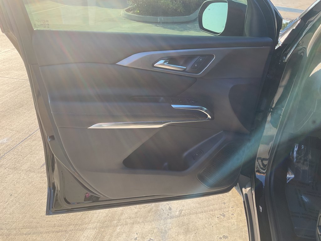 Used 2026 Chevrolet Traverse LT FWD image 12