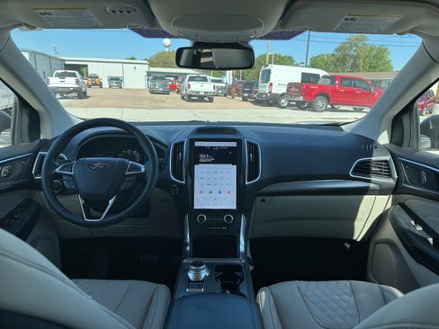 Used 2024 Ford Edge Titanium w/ Equipment Group 301A image 9
