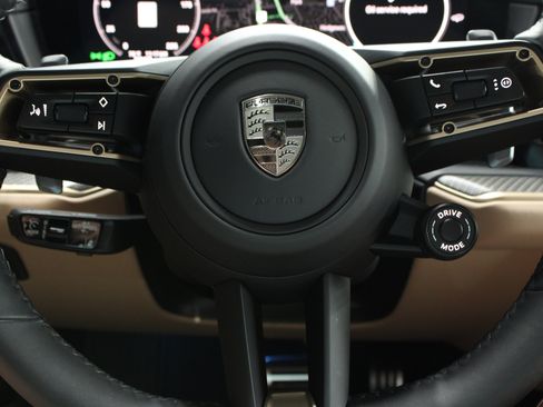 Used 2025 Porsche Cayenne Turbo AWD/4WD image 10
