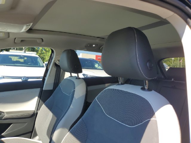 Certified 2025 Volkswagen Taos SE w/ Panoramic Sunroof Package FWD image 23