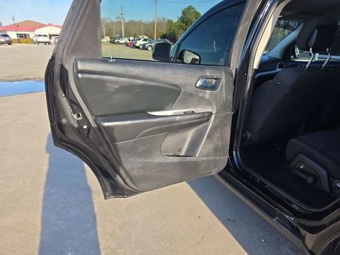 Used 2016 Dodge Journey SXT image 32