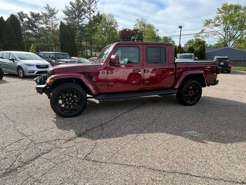 Used 2021 Jeep Gladiator Overland AWD/4WD image 2