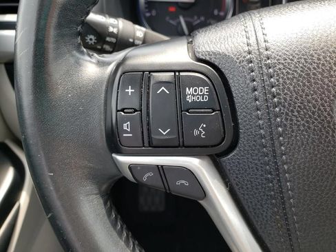 Used 2017 Toyota Highlander XLE AWD/4WD image 18