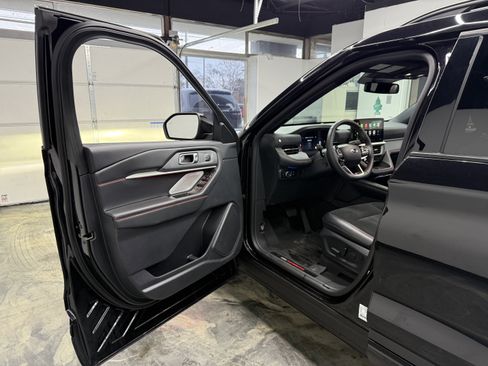 Used 2025 Ford Explorer ST image 13