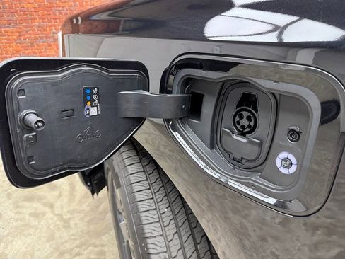 New 2025 Ford F150 Lightning Lariat image 32