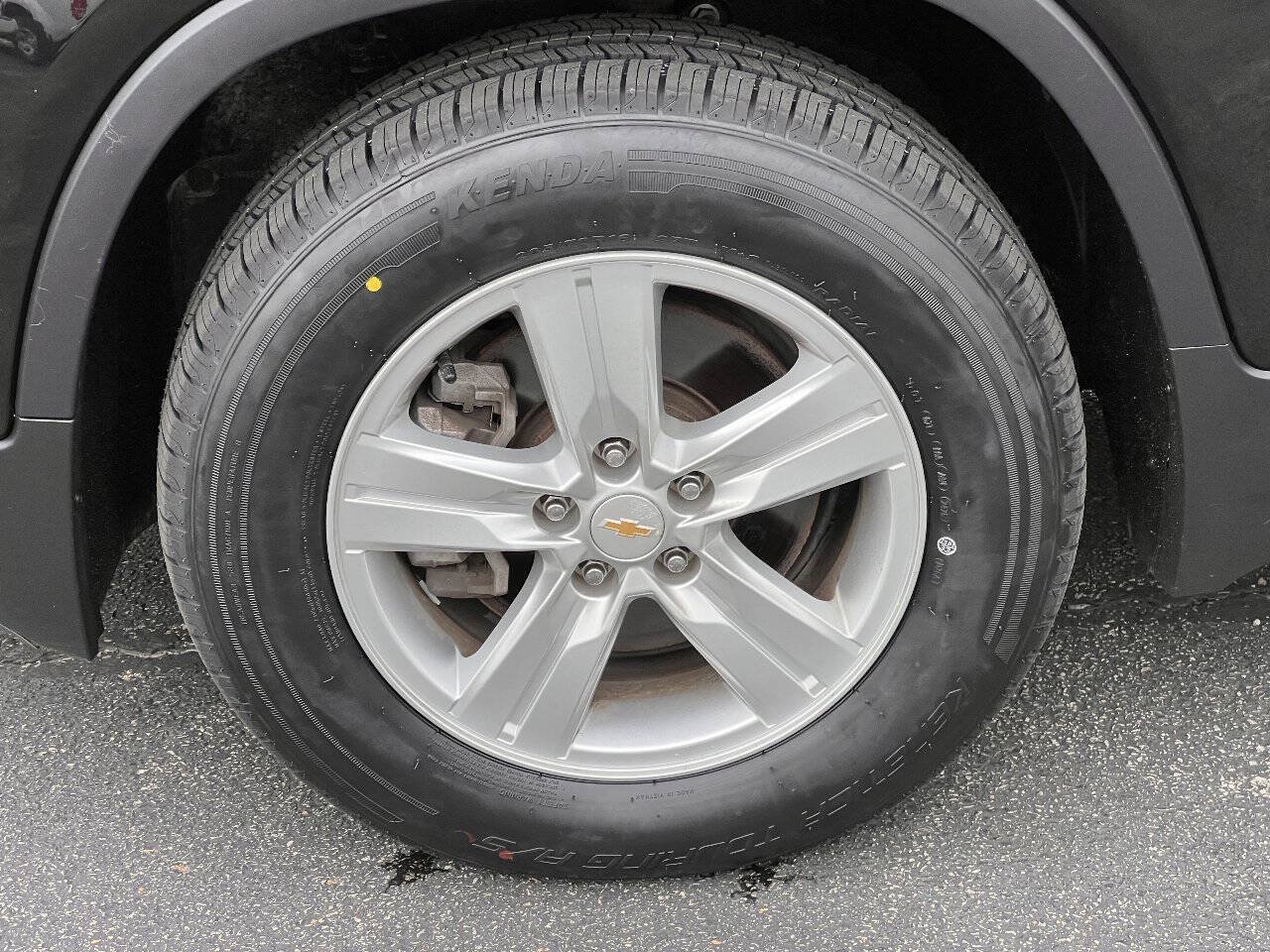 Used 2021 Chevrolet Trax LS w/ Tint and Cruise Package AWD/4WD image 9