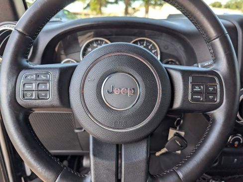 Used 2015 Jeep Wrangler Unlimited Sahara w/ Connectivity Group AWD/4WD image 24