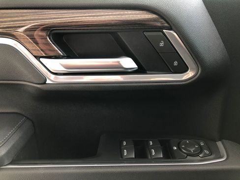 Used 2025 Chevrolet Silverado 1500 LT AWD/4WD image 35