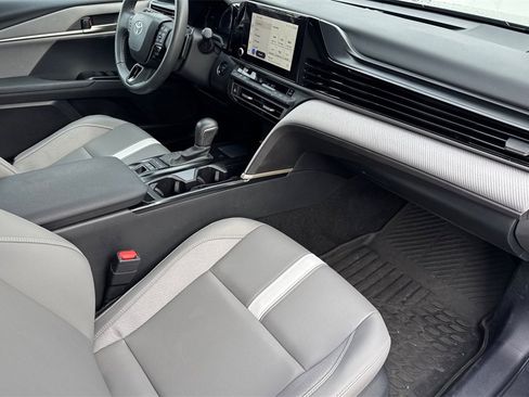 Used 2025 Toyota Camry SE image 15