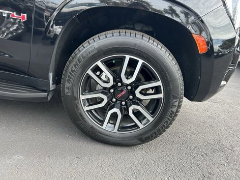 Used 2021 GMC Yukon XL AT4 image 8