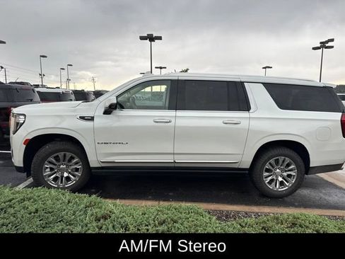 Used 2022 GMC Yukon XL Denali AWD/4WD image 7