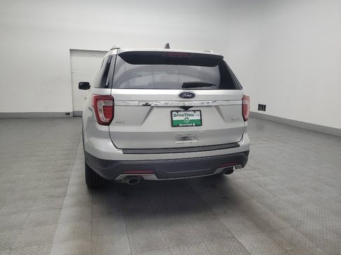Used 2018 Ford Explorer XLT FWD image 6