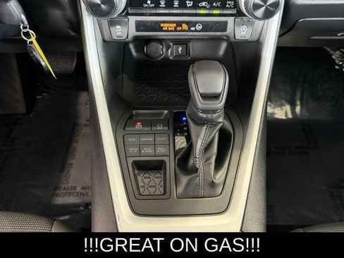 Used 2022 Toyota RAV4 LE AWD/4WD image 19
