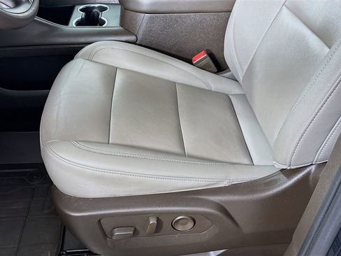 Used 2022 Chevrolet Suburban LT w/ LT Signature Plus Package image 16