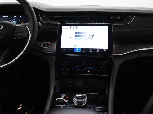 Used 2024 Jeep Grand Cherokee Limited 4xe image 15