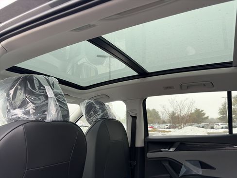 New 2026 Volkswagen Tiguan SE image 15