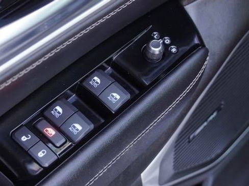 Used 2023 Jeep Wagoneer L Series III AWD/4WD image 22