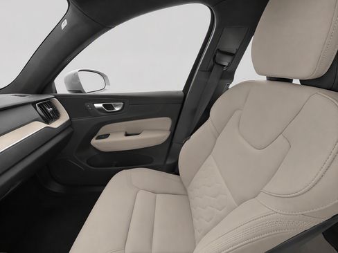 Certified 2026 Volvo XC60 B5 Plus AWD/4WD image 15