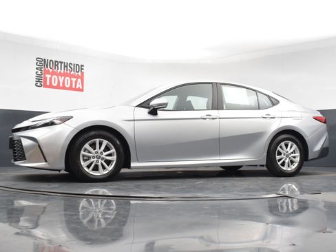 Used 2025 Toyota Camry LE image 25